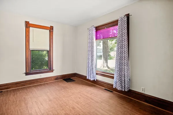 $225,000 | 822 Dekalb Avenue, Sycamore, IL 60178