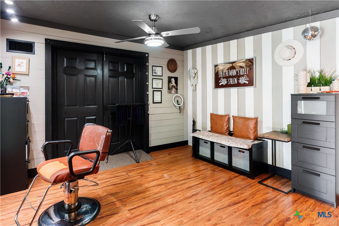 209 South Main Street Salado, TX 76571 - Photo 23 of 38 Salon Suite