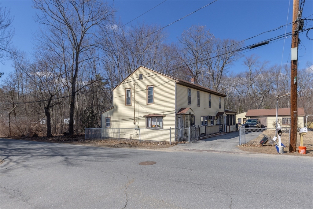 35 Canobieola Road Methuen, MA 01844 - Photo 3 of 22