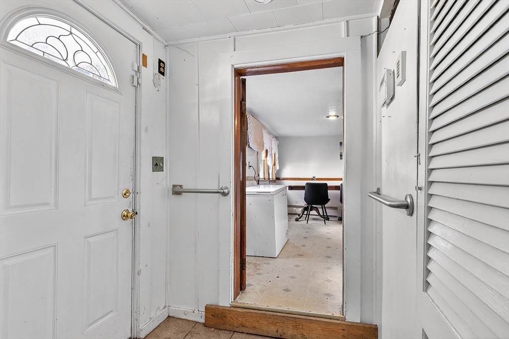 35 Canobieola Road Methuen, MA 01844 - Photo 4 of 22