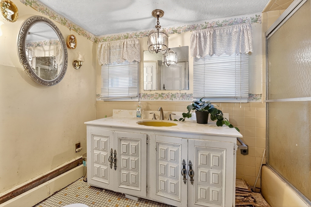 35 Canobieola Road Methuen, MA 01844 - Photo 7 of 22