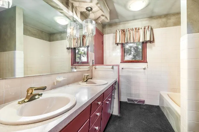 $399,000 | 319 Robin Court, St. Joseph, MI 49085