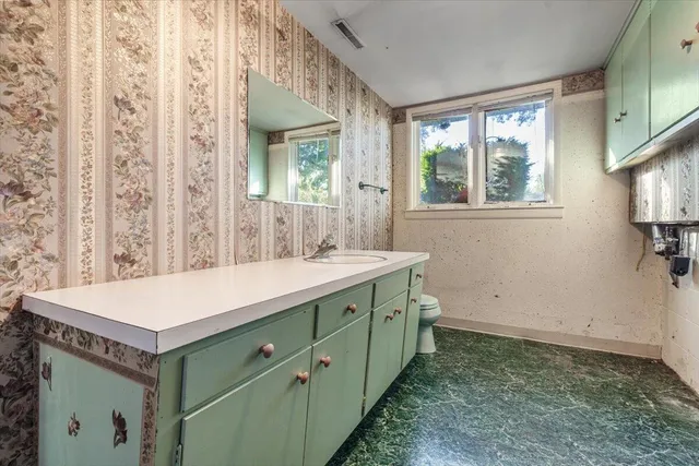 $399,000 | 319 Robin Court, St. Joseph, MI 49085