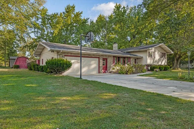 $399,000 | 319 Robin Court, St. Joseph, MI 49085