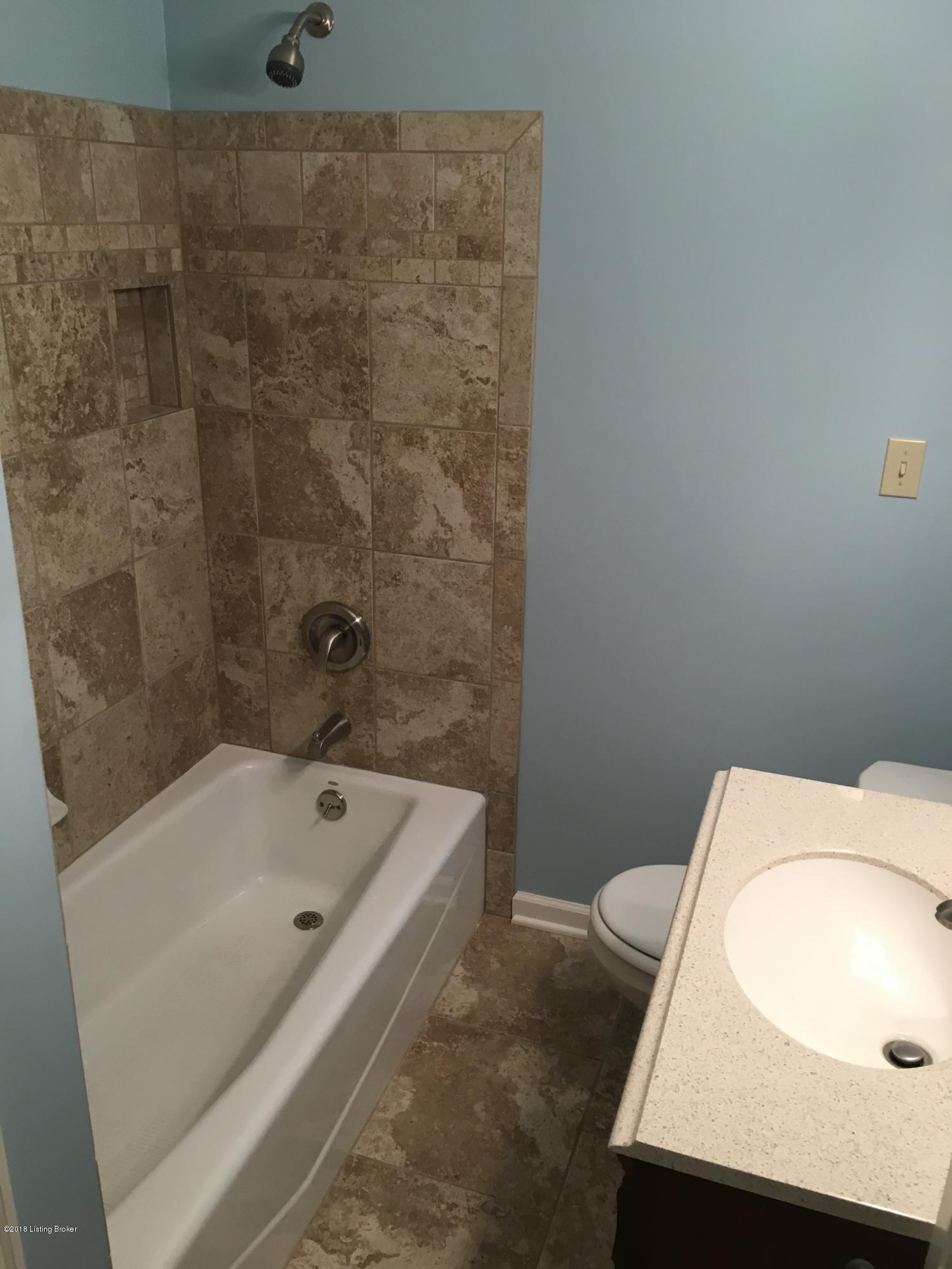 2193 Janlyn Road Louisville, KY 40299 - Photo 11 of 18 Bath 1