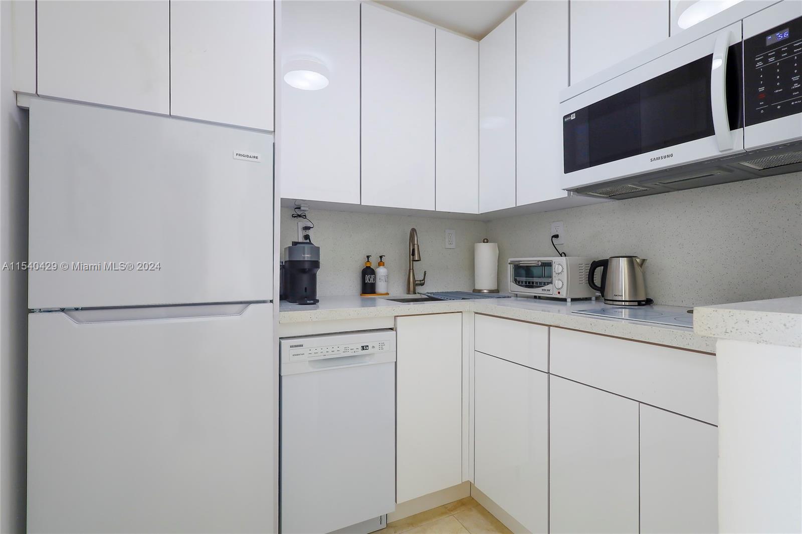 7904 West Drive, Unit 305 North Bay Village, FL 33141 - Photo 6 of 34