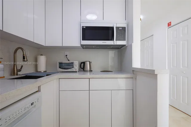 $3,000 | 7904 West Drive, Unit 305, North Bay Village, FL 33141