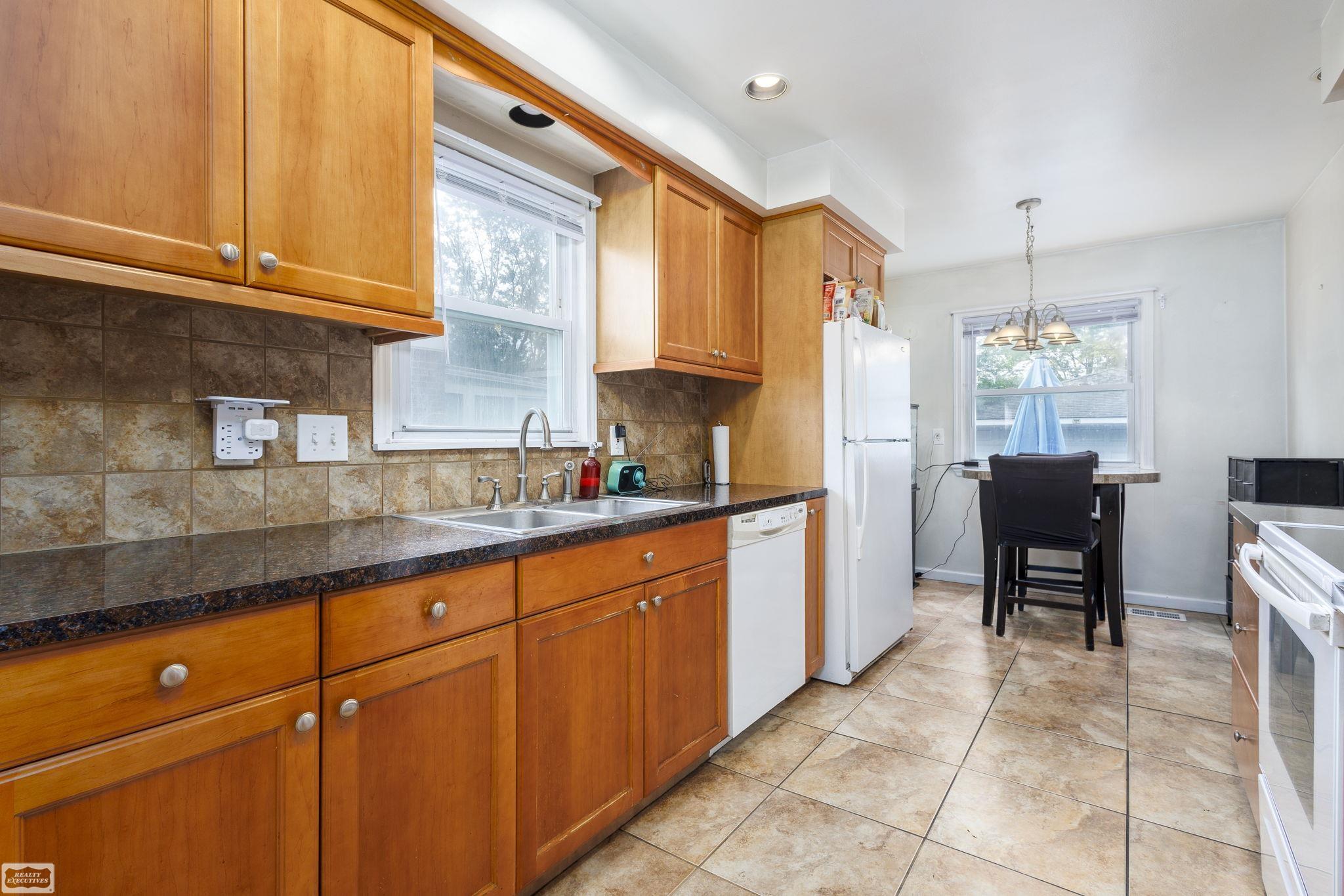 31557 Kelly Road Fraser, MI 48026 - Photo 8 of 26
