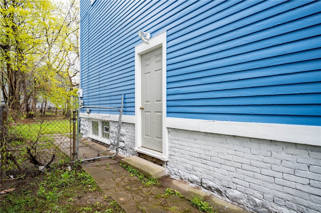 218 Wellington Avenue Rochester, NY 14611 - Photo 7 of 44