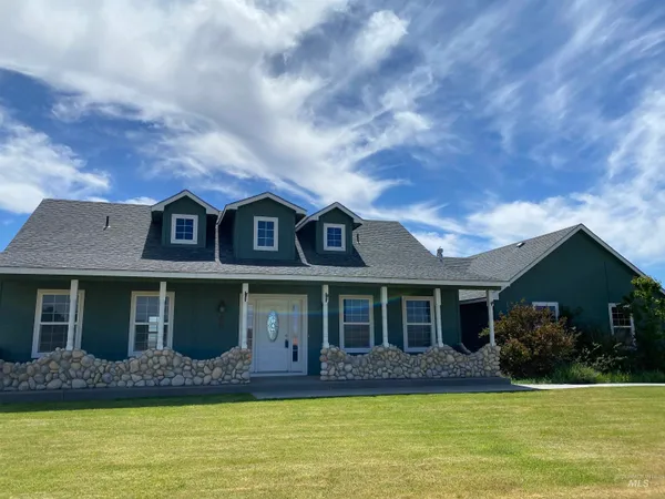 $699,900 | 1571 Southeast Hamilton Road, Mountain Home, ID 83647