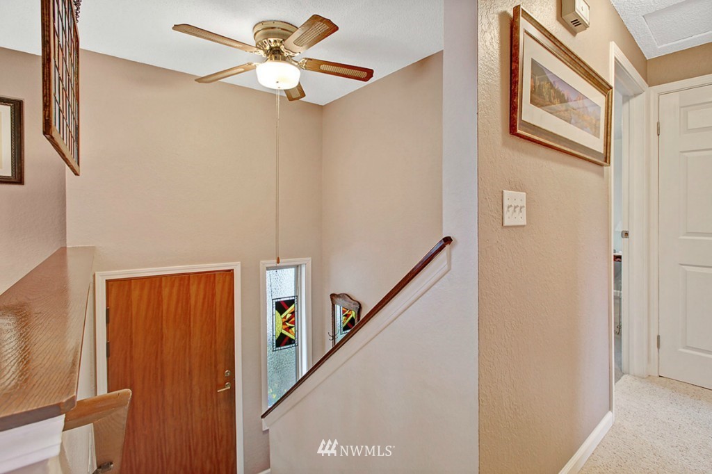 611 204th Street Southeast Bothell, WA 98012 - Photo 8 of 24 a view of a hallway with entryway
