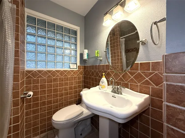 $2,350 | 3411 Linkwood Drive, Houston, TX 77025