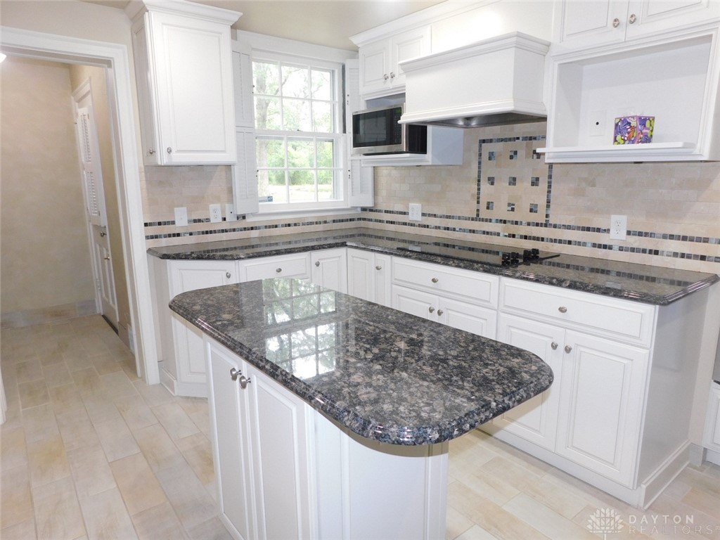 2401 Signal Hill Road Springfield, OH 45504 - Photo 6 of 40