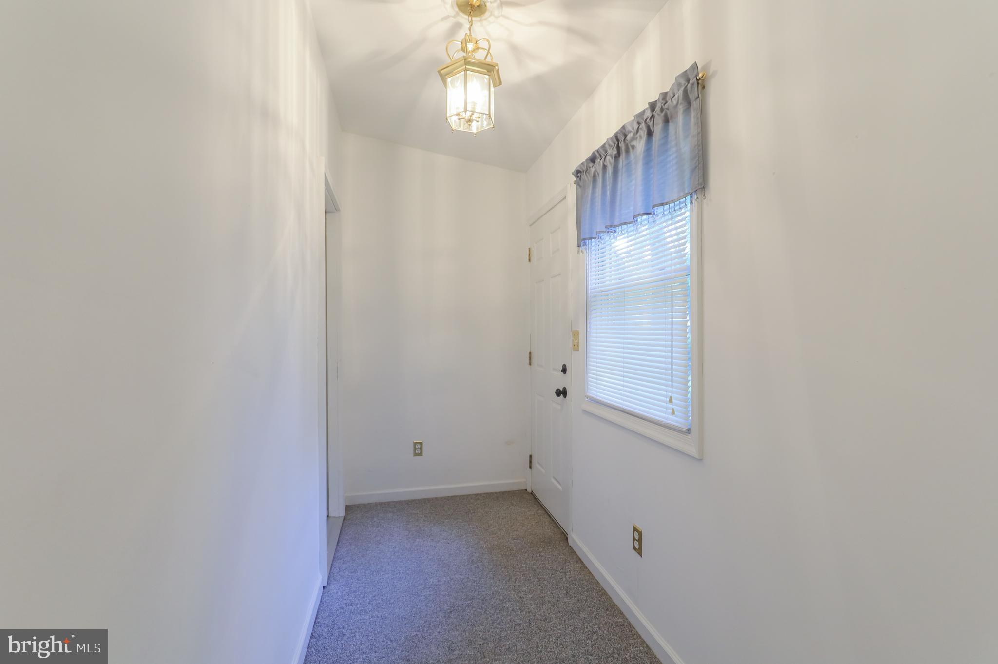 502 Garrick Road Hockessin, DE 19707 - Photo 12 of 31 Inside Access to Garage