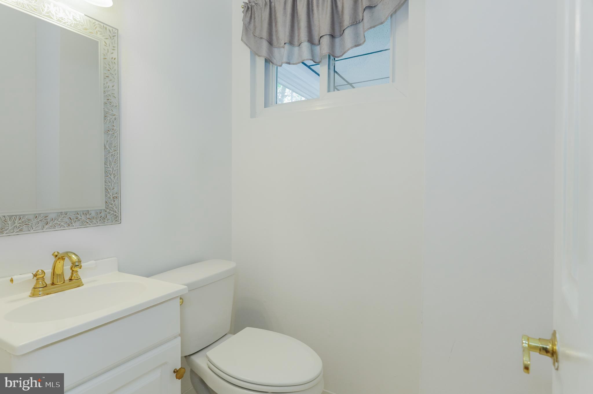 502 Garrick Road Hockessin, DE 19707 - Photo 13 of 31 Powder Room