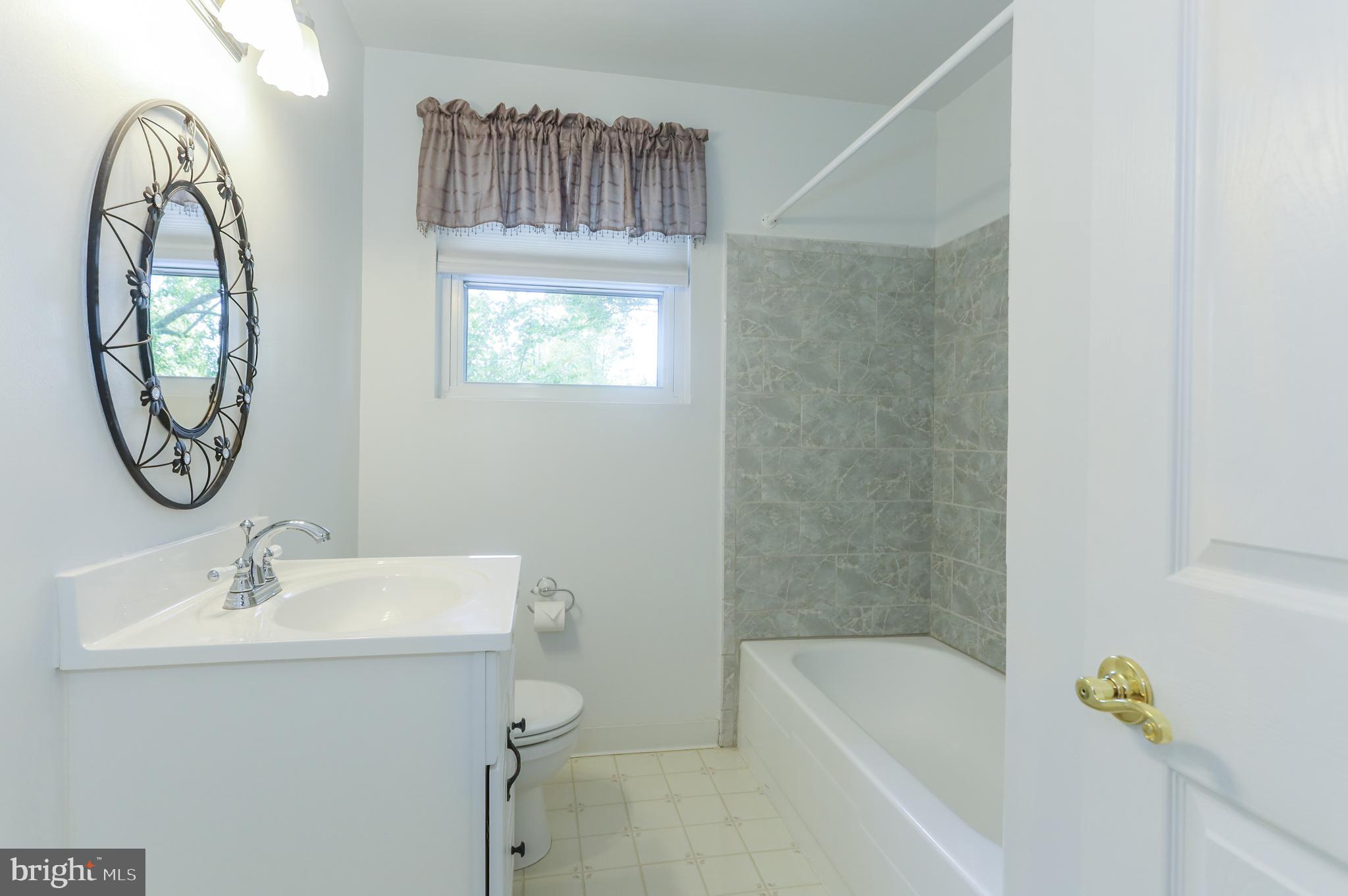 502 Garrick Road Hockessin, DE 19707 - Photo 25 of 31 Hall Bathroom