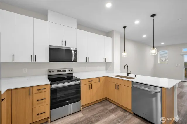 $3,195 | 15613 Admiralty Way, Unit A3, Lynnwood, WA 98087