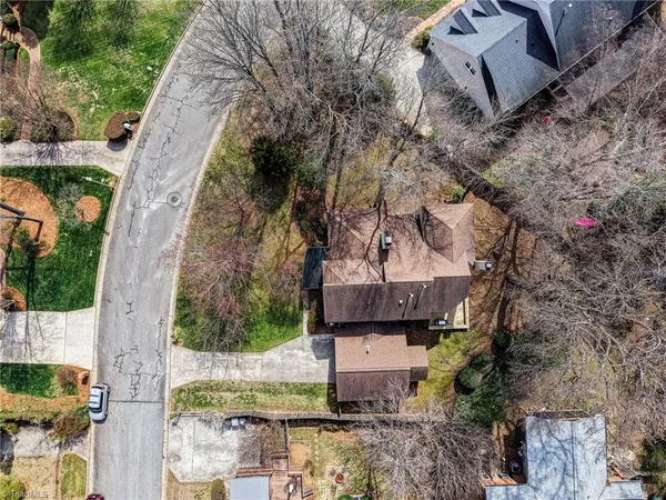$599,500 | 2902 Crossfield Drive, Greensboro, NC 27408
