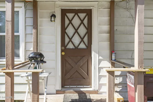 $159,500 | 4205 Albany Street, Colonie, NY 12205