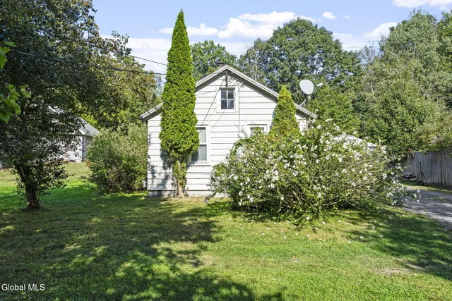 $159,500 | 4205 Albany Street, Colonie, NY 12205