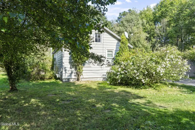 $159,500 | 4205 Albany Street, Colonie, NY 12205