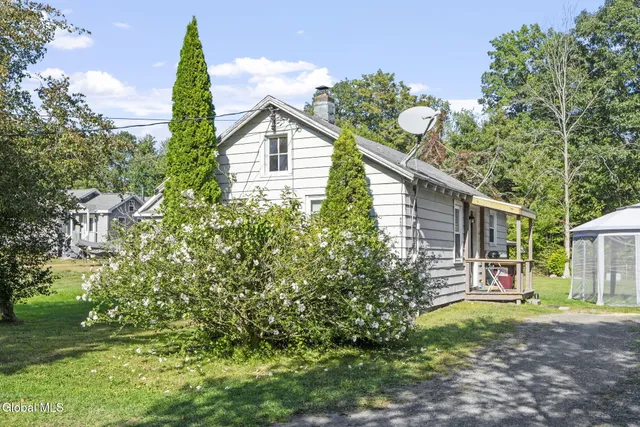 $159,500 | 4205 Albany Street, Colonie, NY 12205