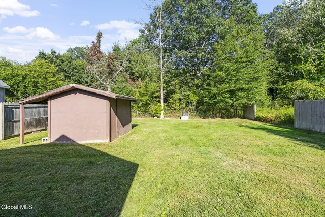 $159,500 | 4205 Albany Street, Colonie, NY 12205