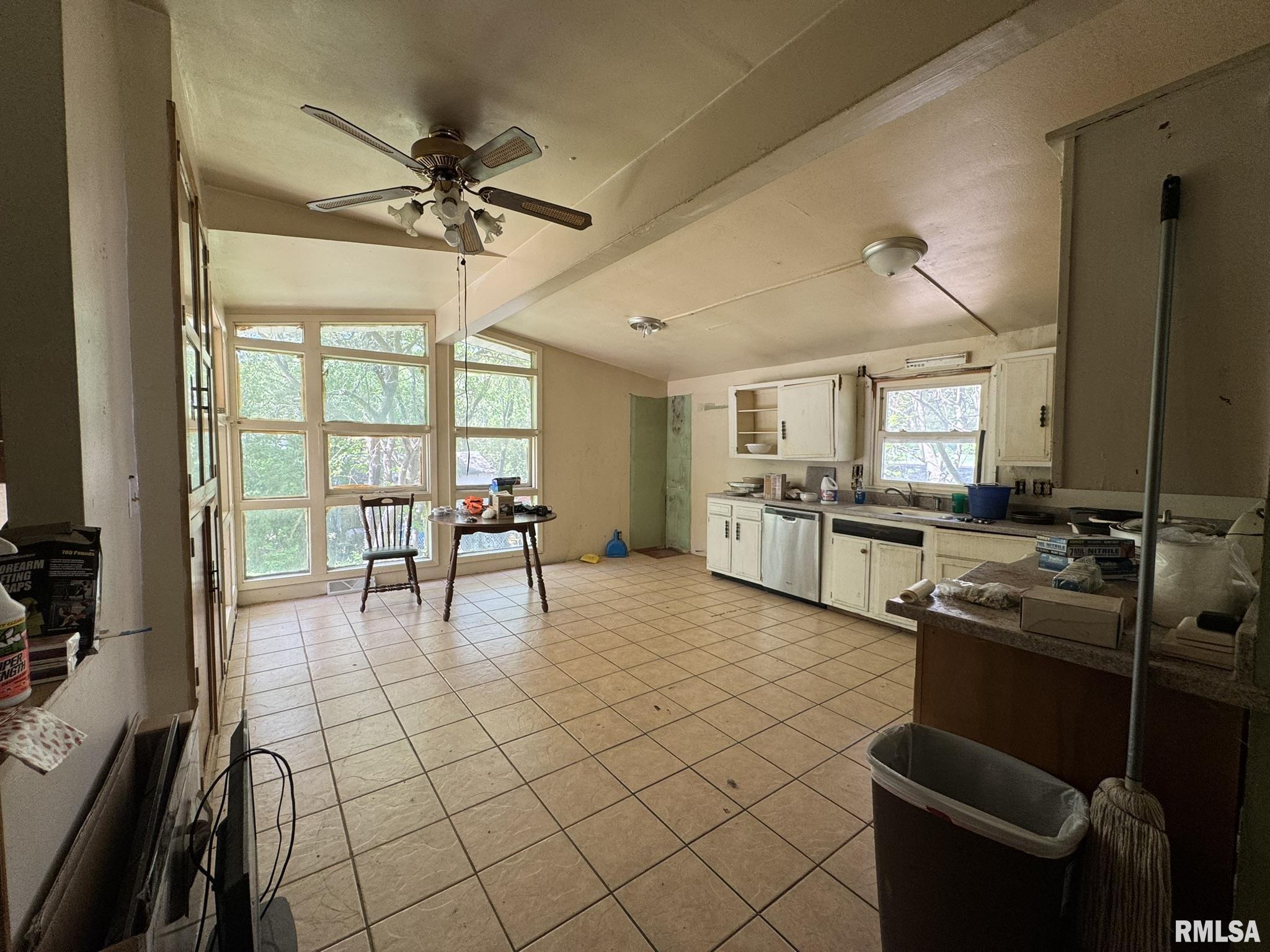 604 Bloomington Road East Peoria, IL 61611 - Photo 3 of 35 Gallery Image 3