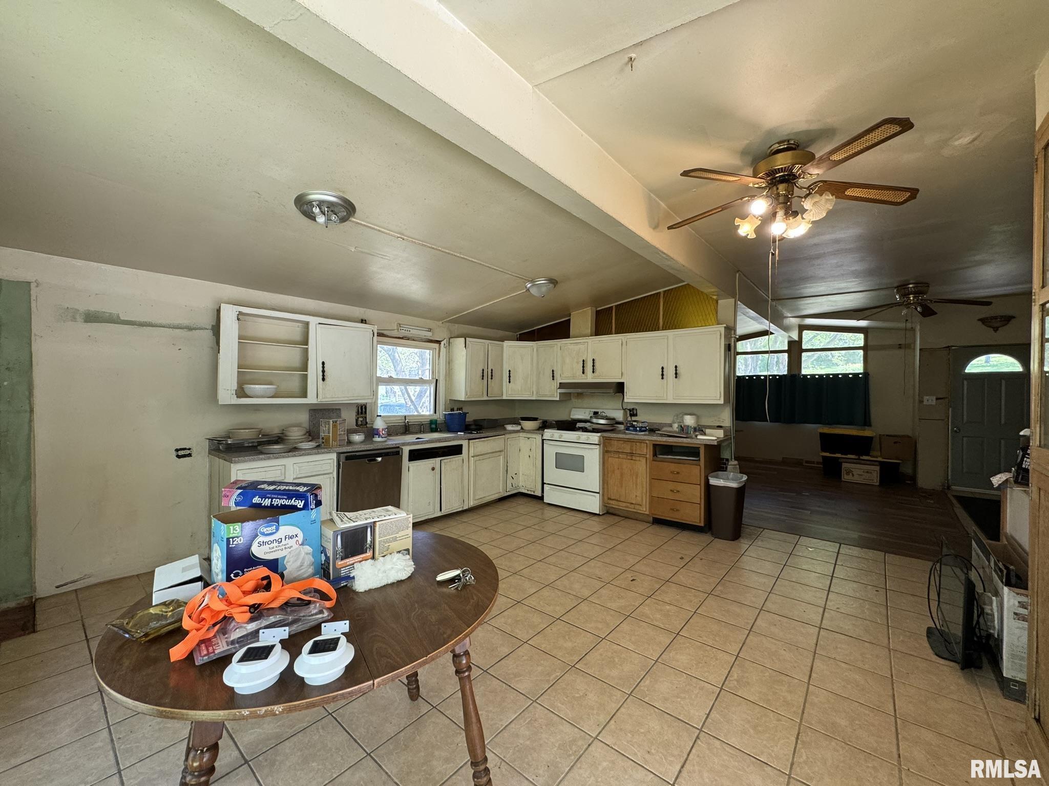 604 Bloomington Road East Peoria, IL 61611 - Photo 4 of 35 Gallery Image 4