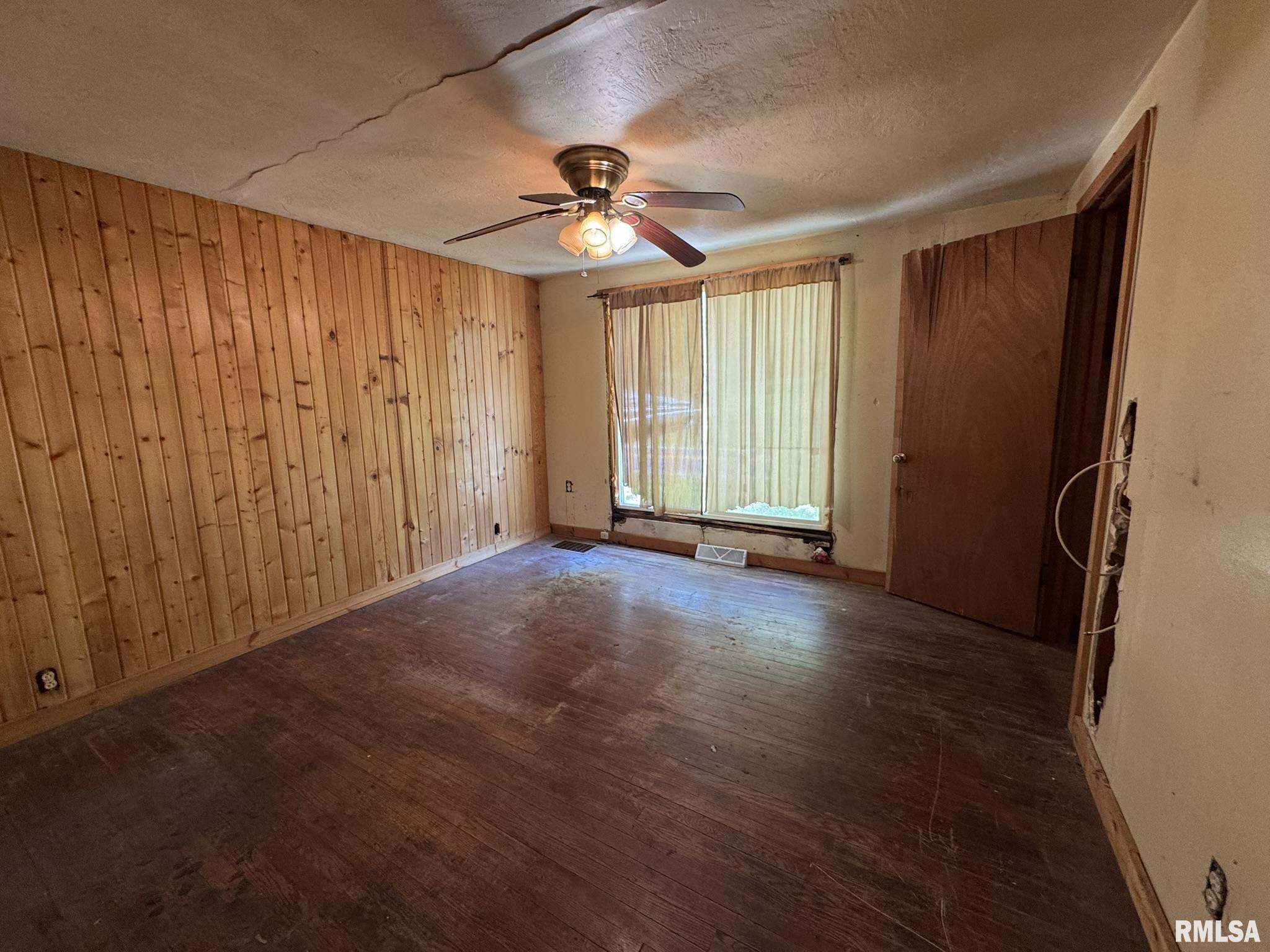 604 Bloomington Road East Peoria, IL 61611 - Photo 7 of 35 Gallery Image 7