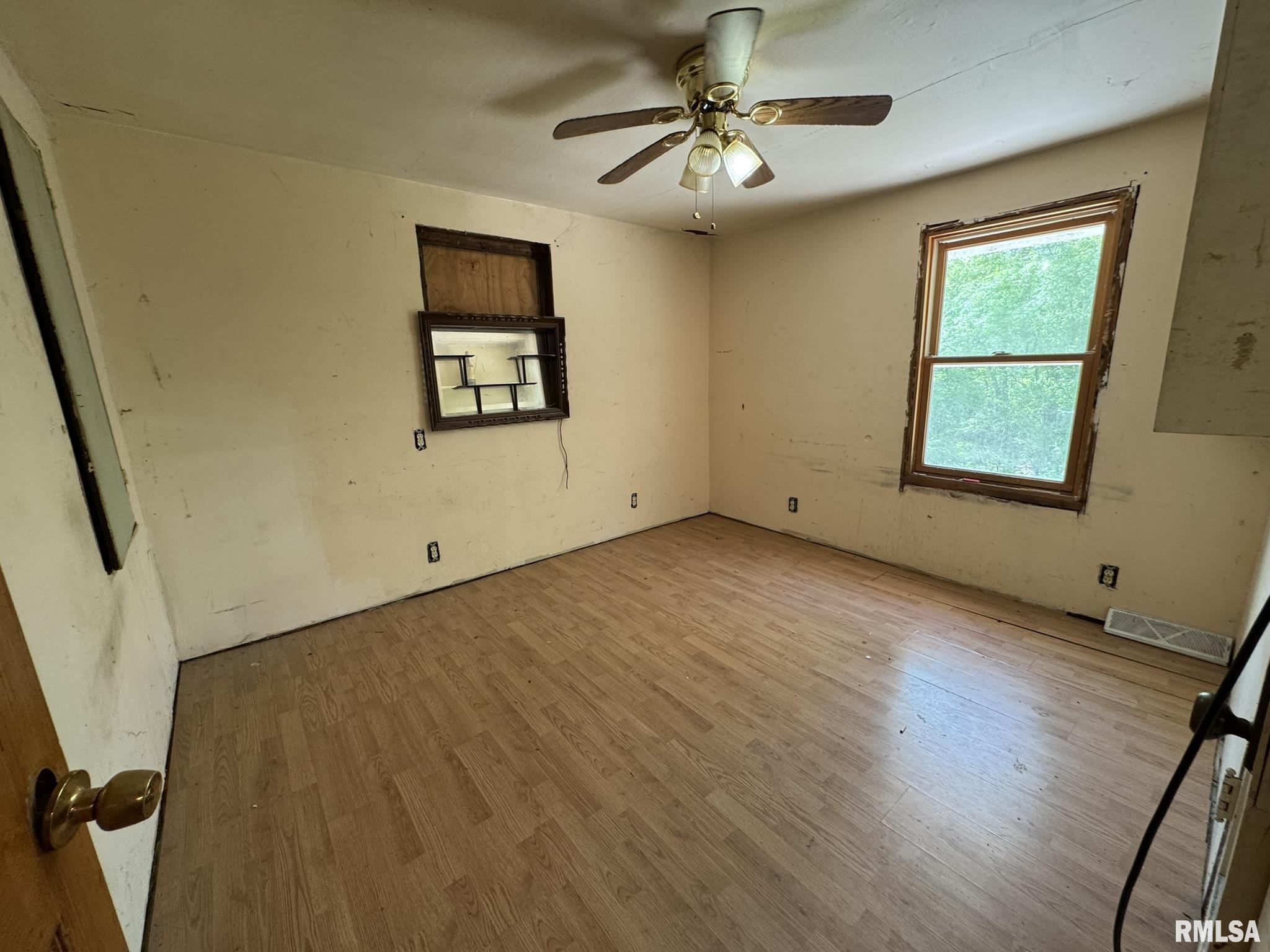 604 Bloomington Road East Peoria, IL 61611 - Photo 9 of 35 Gallery Image 9