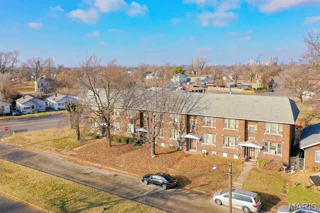 $100,000 | 411 Gray Boulevard, East St. Louis, IL 62205