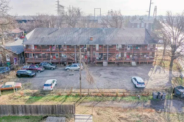 $100,000 | 411 Gray Boulevard, East St. Louis, IL 62205