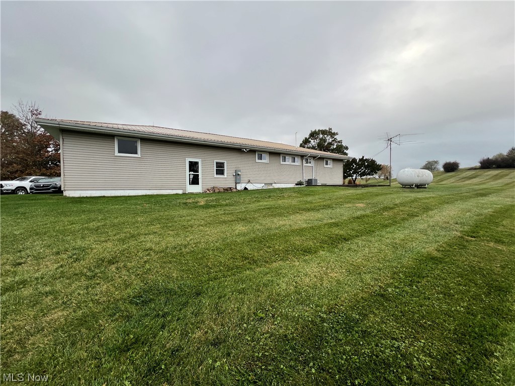 52995 Cash Ridge Road Shadyside, OH 43947 - Photo 27 of 32 Back of house featuring a lawn