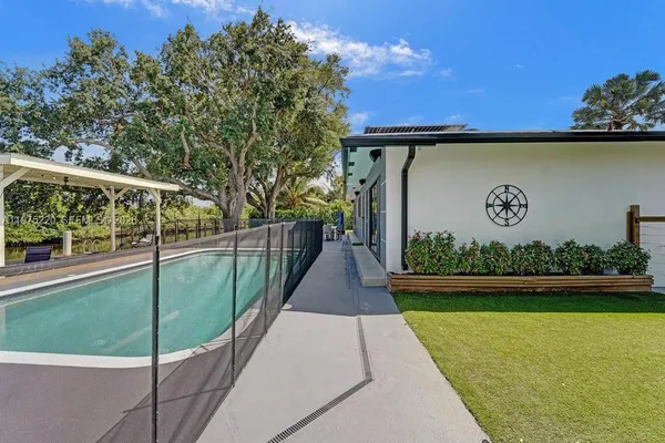 $8,900 | 4660 Southwest 37th Avenue, Dania Beach, FL 33312