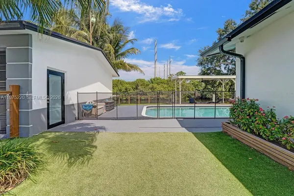 $8,900 | 4660 Southwest 37th Avenue, Dania Beach, FL 33312