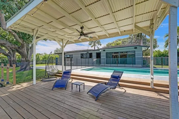 $8,900 | 4660 Southwest 37th Avenue, Dania Beach, FL 33312