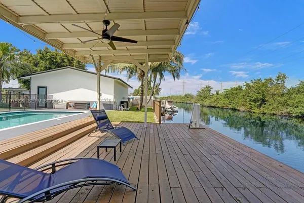 $8,900 | 4660 Southwest 37th Avenue, Dania Beach, FL 33312