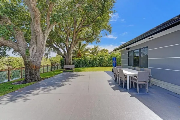 $8,900 | 4660 Southwest 37th Avenue, Dania Beach, FL 33312