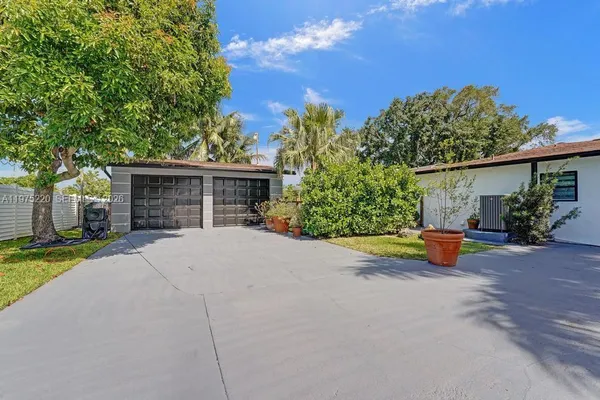 $8,900 | 4660 Southwest 37th Avenue, Dania Beach, FL 33312