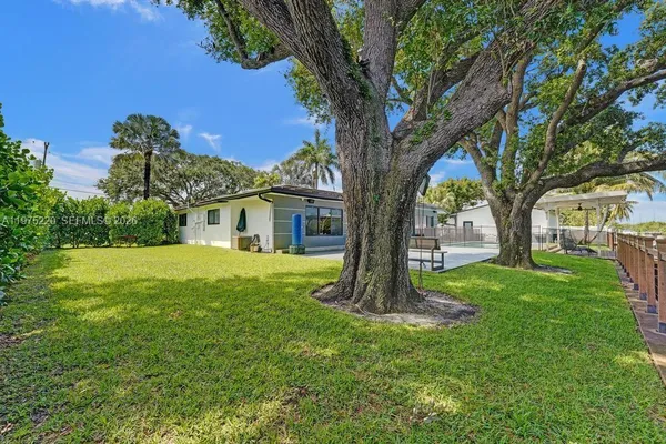 $8,900 | 4660 Southwest 37th Avenue, Dania Beach, FL 33312