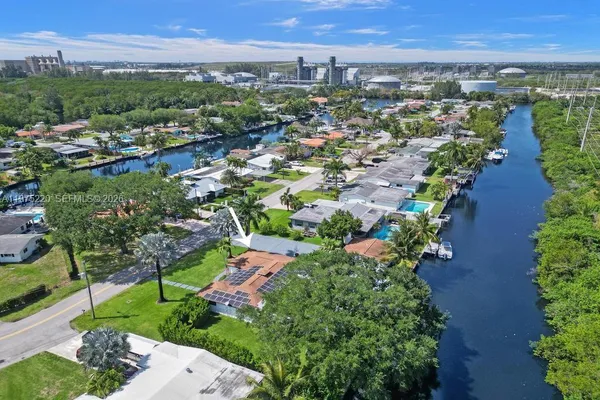 $8,900 | 4660 Southwest 37th Avenue, Dania Beach, FL 33312