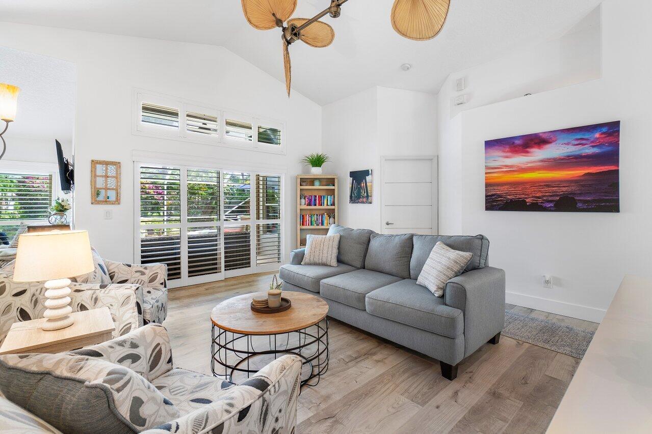 1103 Canoe Point Delray Beach, FL 33444 - Photo 11 of 40 011-1103CanoePoint-DelrayBeach-FL-33444-