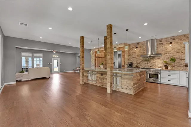 $3,000,000 | 1913 Lundy Lane, Friendswood, TX 77546