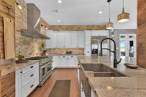 $3,000,000 | 1913 Lundy Lane, Friendswood, TX 77546