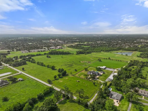 $3,000,000 | 1913 Lundy Lane, Friendswood, TX 77546