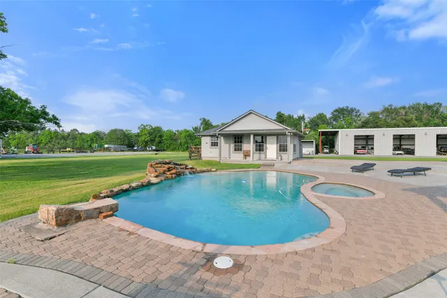$3,000,000 | 1913 Lundy Lane, Friendswood, TX 77546