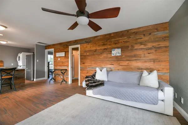 $3,000,000 | 1913 Lundy Lane, Friendswood, TX 77546