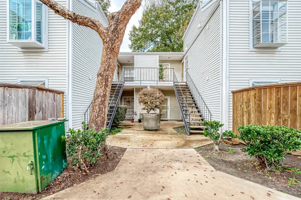 $1,600 | 9809 Richmond Avenue, Unit C8, Houston, TX 77063