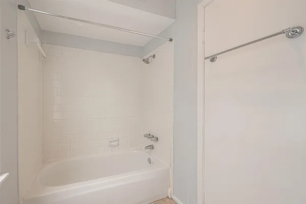 $1,600 | 9809 Richmond Avenue, Unit C8, Houston, TX 77063